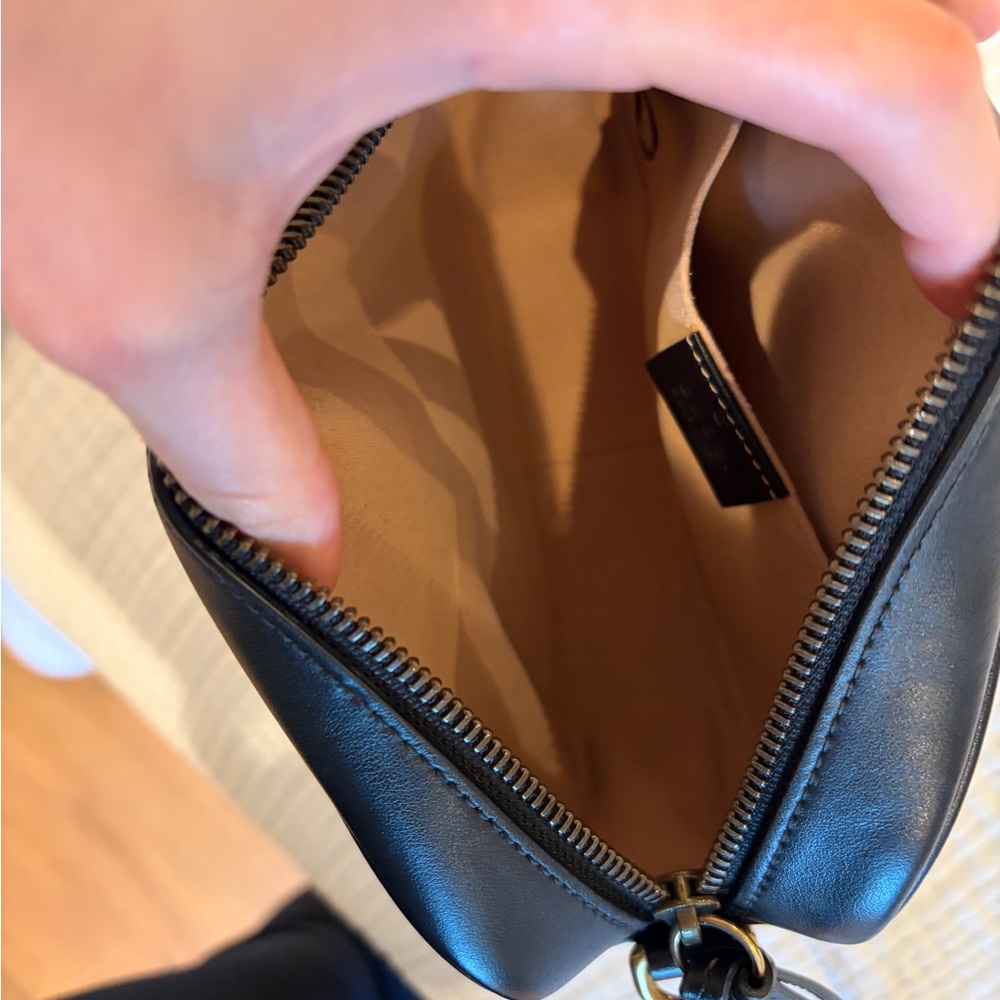 Gucci Black Quilted Leather GG Crossbody Bag - PRISTINE CONDITION - Picture 4 of 5